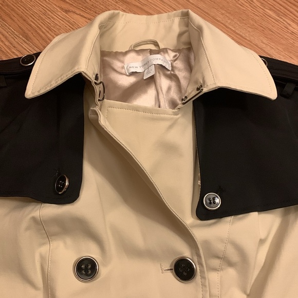 NY & Co EUC Short Double Breast Belted Trench Coat - Picture 4 of 16